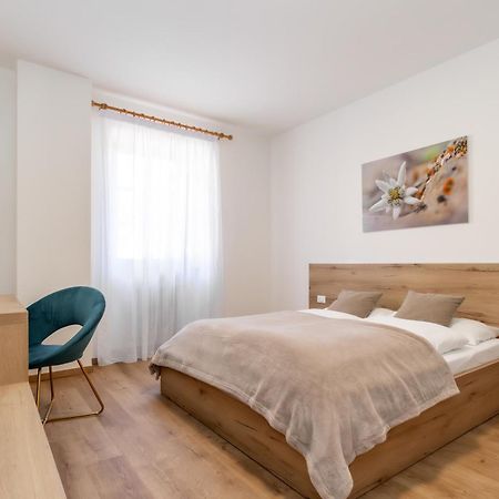 Ansitz Von Wohlgemuth Apartment Salorno Luaran gambar