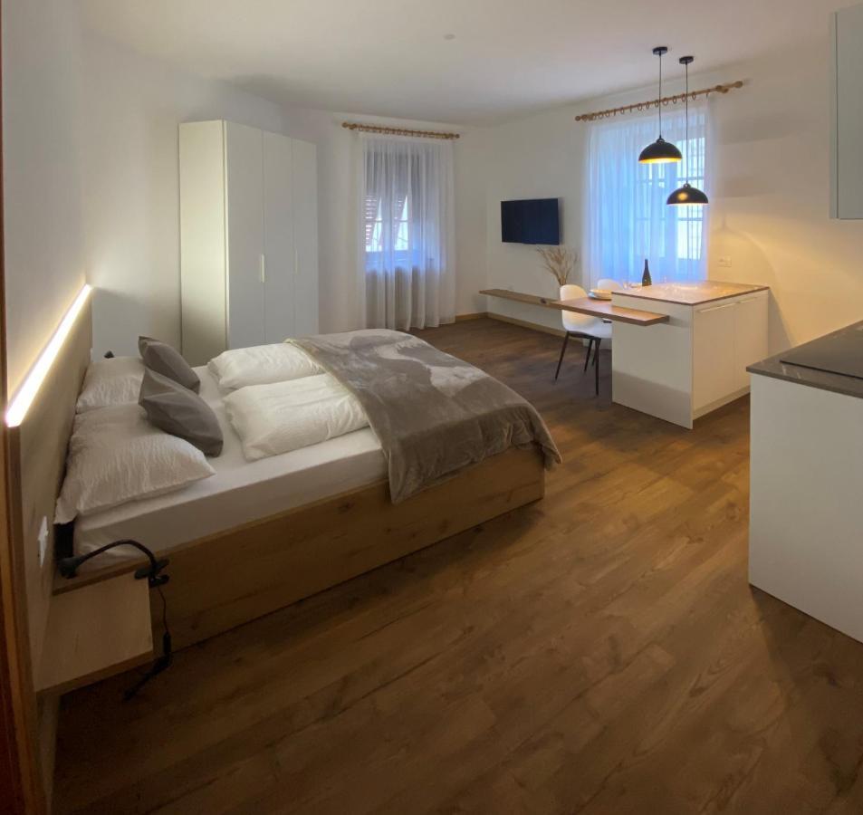 Ansitz Von Wohlgemuth Apartment Salorno Luaran gambar
