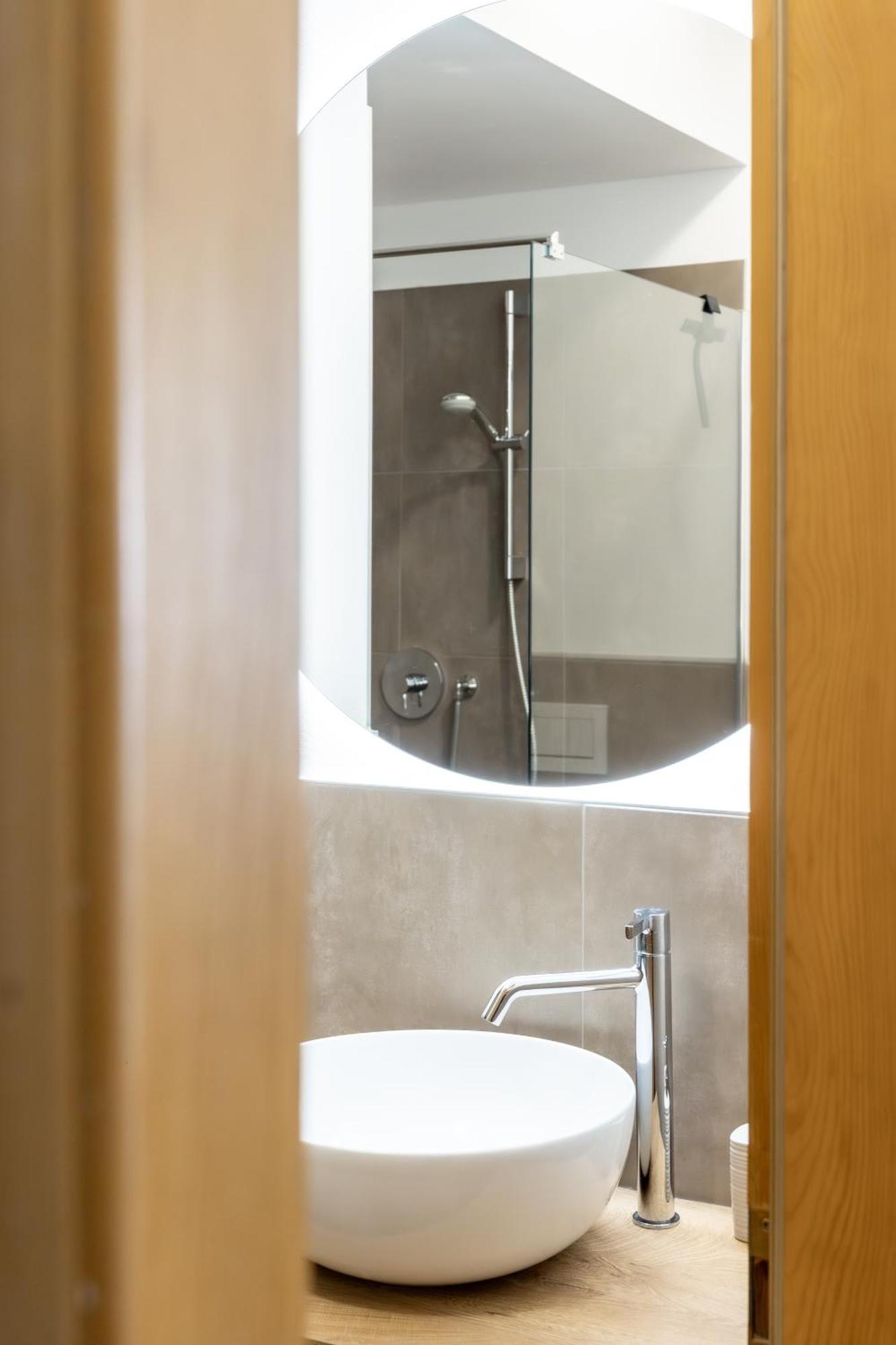 Ansitz Von Wohlgemuth Apartment Salorno Luaran gambar